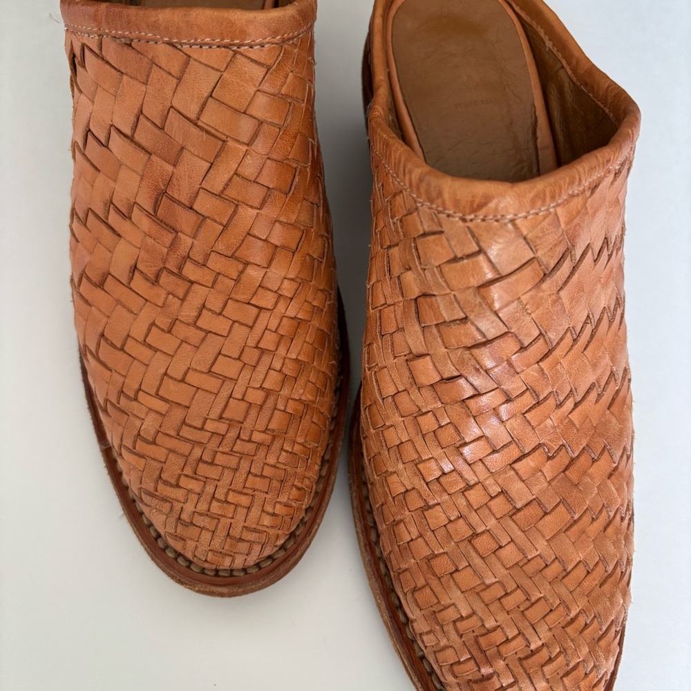 Women’s Frye Weaved Leather Mules Size 7B - Picture 12 of 13
